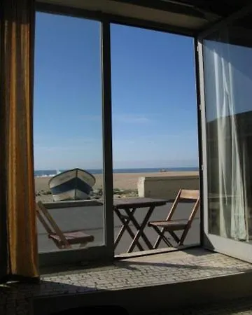 펜션 One Step From The Beach, Praia Da Aguda *